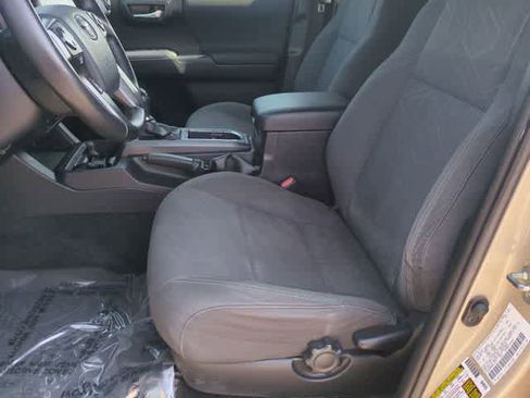 Used 2017 Toyota Tacoma TRD Off-Road w/ Tow Package (A/T) image 17