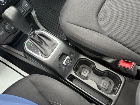 Used 2023 Jeep Renegade Altitude w/ Sun/Sound Group AWD/4WD image 28