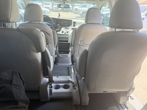 Used 2015 Toyota Sienna XLE w/ XLE Navigation Package image 18