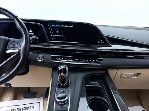 Used 2023 Cadillac Escalade Premium Luxury image 8