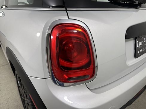 Used 2019 MINI Cooper 2-Door Hardtop image 17