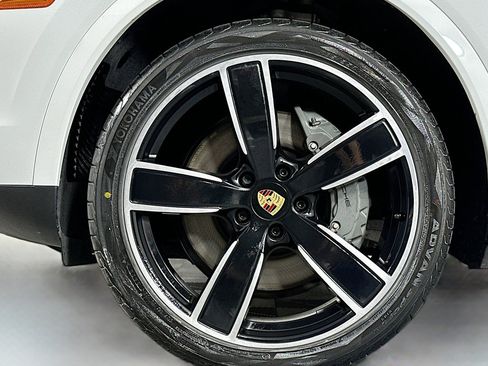 Used 2022 Porsche Cayenne S AWD/4WD image 11