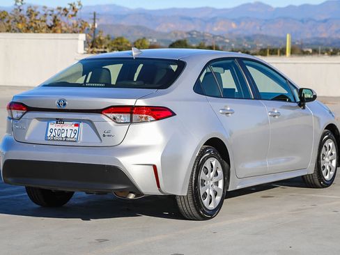 Certified 2025 Toyota Corolla LE image 6