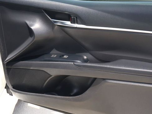 Used 2020 Toyota Camry SE FWD image 15