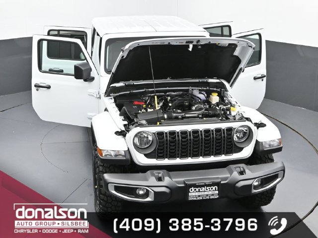 Used 2025 Jeep Gladiator Sport AWD/4WD image 23