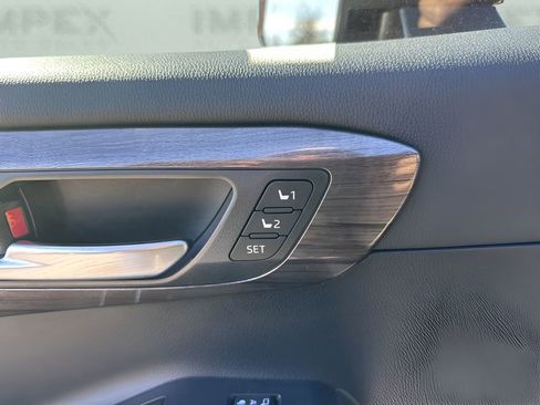 Used 2023 Toyota Highlander Limited image 11