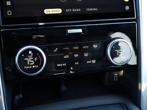New 2026 Land Rover Discovery Limited Edition AWD/4WD image 26