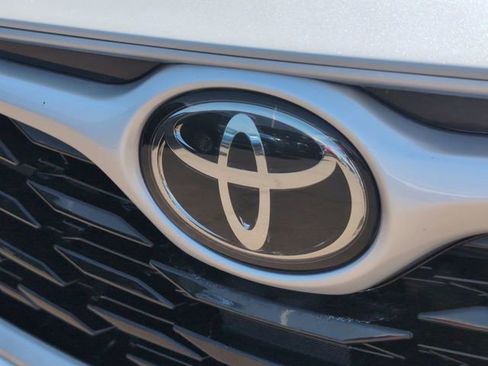 Used 2023 Toyota Highlander XLE image 30