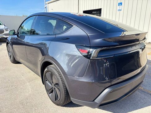 Used 2026 Tesla Model Y 2WD image 3