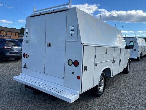 Used 2017 Chevrolet Express 3500 image 8