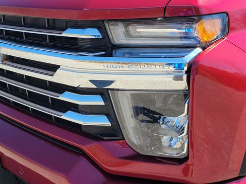 Used 2020 Chevrolet Silverado 2500 High Country w/ Technology Package AWD/4WD image 9