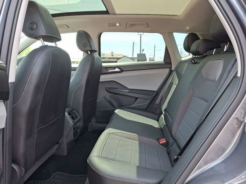 Certified 2023 Volkswagen Taos SE w/ Panoramic Sunroof Package FWD image 10