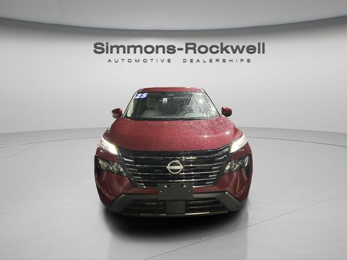 Used 2025 Nissan Rogue SV image 1