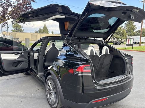 Used 2018 Tesla Model X 75D AWD/4WD image 30