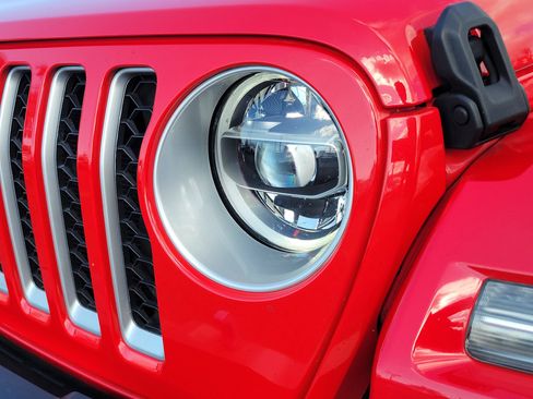 Used 2022 Jeep Wrangler Unlimited Sahara w/ Cold Weather Group image 9