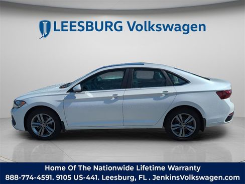 Used 2024 Volkswagen Jetta SE image 11