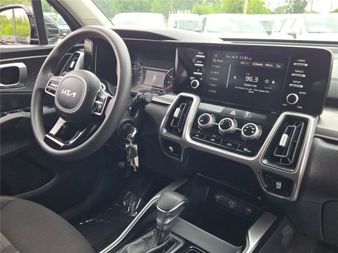 Used 2022 Kia Sorento LX AWD/4WD image 8