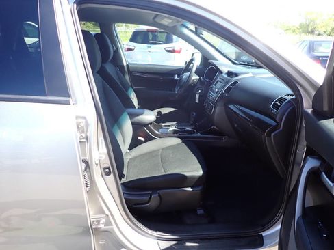 Used 2015 Kia Sorento LX AWD/4WD image 9
