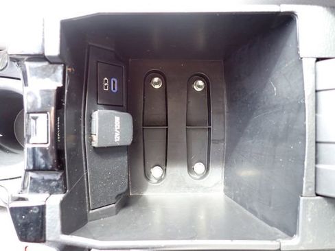 Used 2022 Toyota Corolla LE image 23