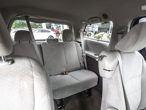 Used 2017 Toyota Sienna LE FWD image 31