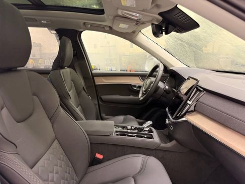 Used 2025 Volvo XC90 B6 Plus image 29