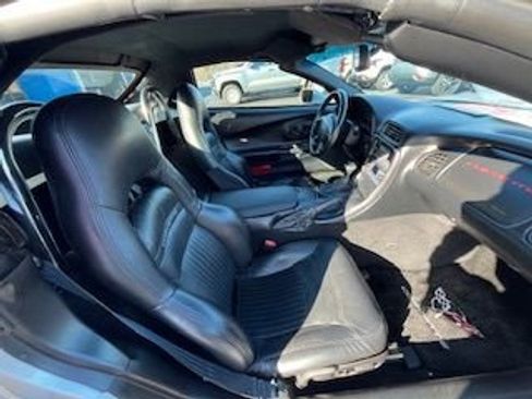 Used 1998 Chevrolet Corvette Convertible w/ Memory Pkg image 10