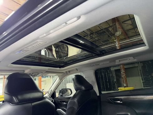 Used 2021 Toyota Highlander Platinum AWD/4WD image 25