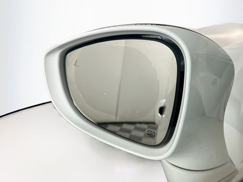 Used 2019 Chrysler Pacifica Touring-L FWD image 16