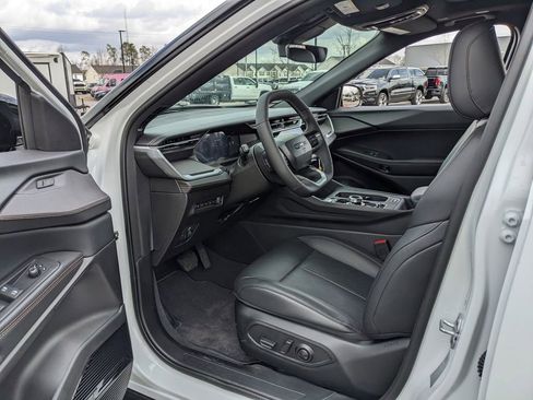 New 2026 Jeep Cherokee Overland image 40