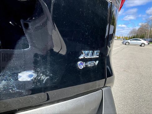 Used 2025 Toyota RAV4 XLE image 29