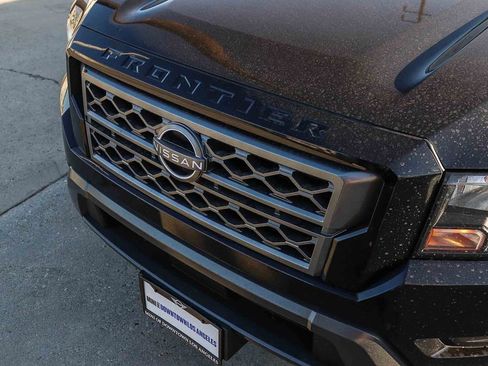 Used 2023 Nissan Frontier SV image 8