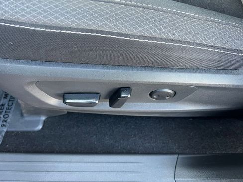 Used 2025 Nissan Pathfinder SV image 23