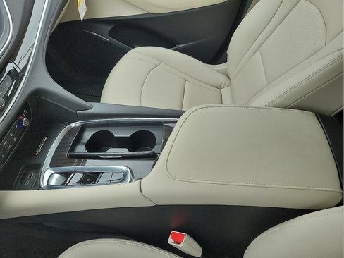 Used 2024 Buick Enclave Essence w/ Technology Package FWD image 20