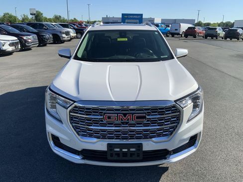 Used 2024 GMC Terrain Denali w/ Denali Premium Package AWD/4WD image 3