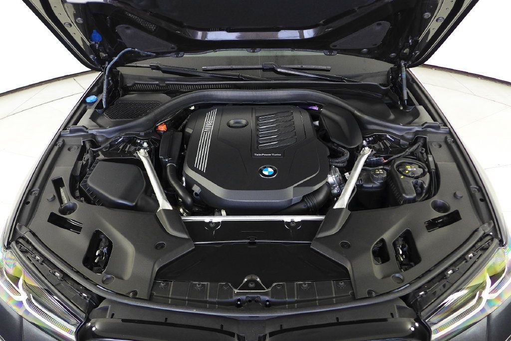 Used 2023 BMW 540i w/ M Sport Package RWD image 6