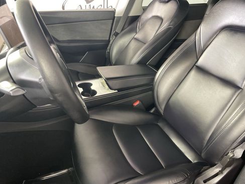 Used 2022 Tesla Model Y Long Range AWD/4WD image 18