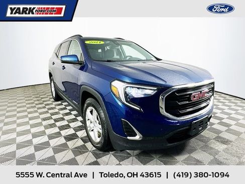 Used 2021 GMC Terrain SLE w/ GMC Pro Grade Package FWD image 1