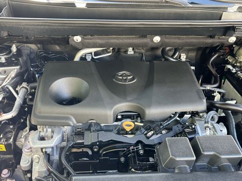 Used 2025 Toyota RAV4 XLE AWD/4WD image 29