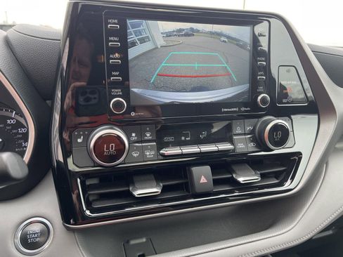 Used 2020 Toyota Highlander XLE image 6