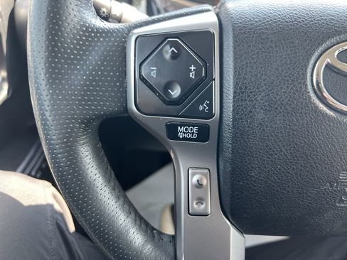 Used 2022 Toyota 4Runner Limited AWD/4WD image 19