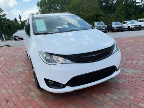 Used 2018 Chrysler Pacifica Touring Plus w/ S Appearance Package FWD image 4
