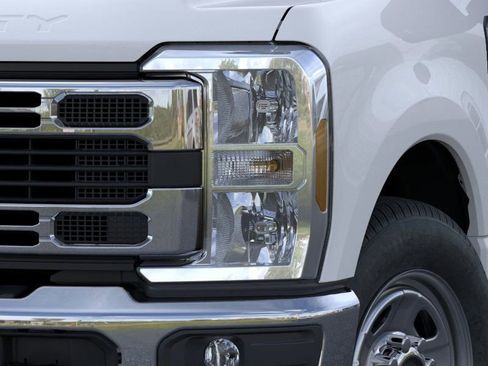 New 2026 Ford F350 XL w/ XL Chrome Package image 18