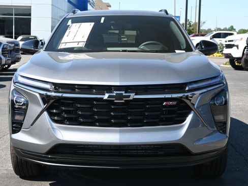 New 2026 Chevrolet Trax RS w/ Sunroof Package FWD image 3