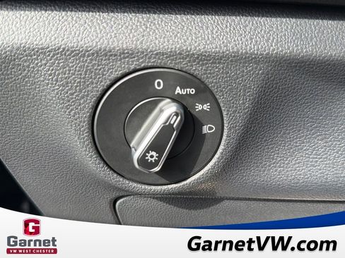 Certified 2024 Volkswagen Jetta SE image 36