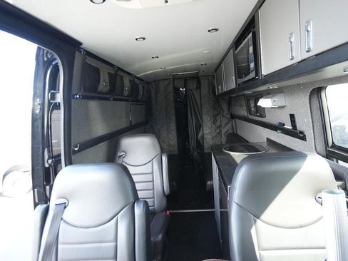 Used 2015 Mercedes-Benz Sprinter 2500 image 14