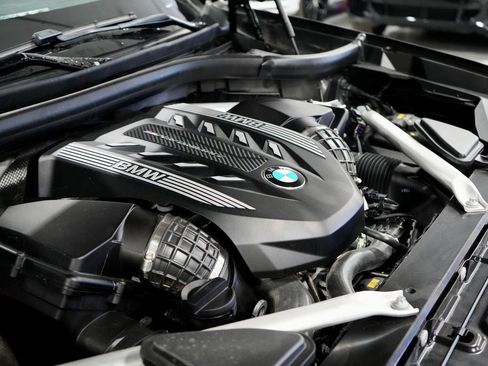 Used 2022 BMW X7 M50i w/ Dynamic Handling Package image 34