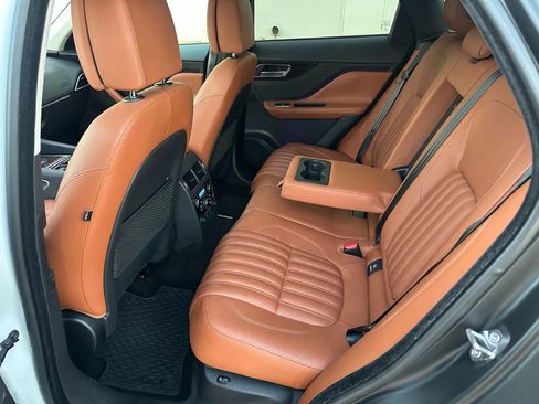 Used 2018 Jaguar F-PACE Portfolio image 17