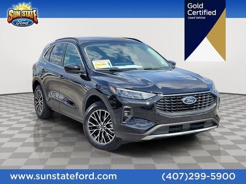 Certified 2025 Ford Escape SE FWD image 1