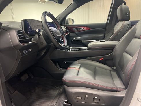 Certified 2024 Chevrolet Traverse RS w/ LPO, Floor Liner Package image 13