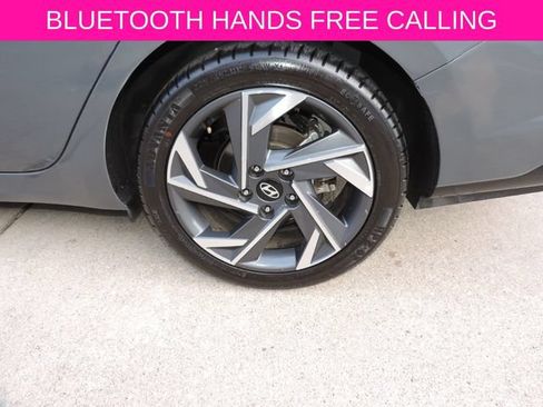 Used 2025 Hyundai Elantra Limited FWD image 11